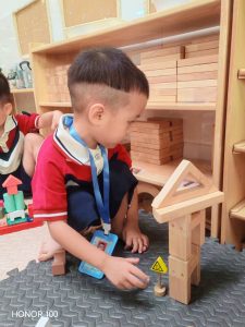 哥哥幼儿园小班第一天上学表现-清风小筑-雷国胜的个人网站