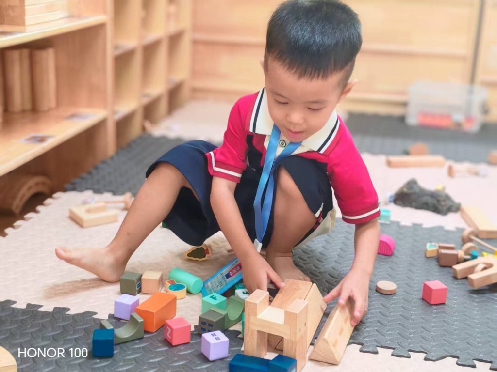 图片[3]-哥哥幼儿园小班第一天上学表现-清风小筑-雷国胜的个人网站